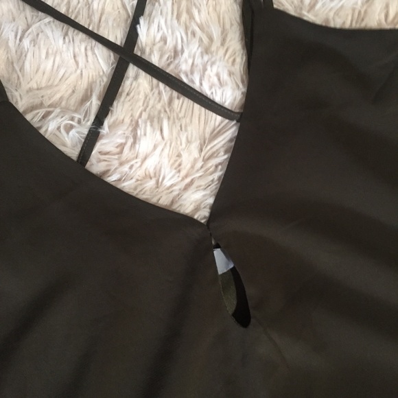 ❤️3/$15 Tobi Olive Green Crop Top - Picture 3 of 5